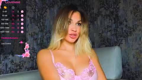Snapshot of stephany_luxe chatting on September 13, 2:41 am Stephany online show from September 13, 2:41 am