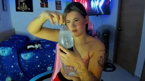 Snapshot of stephany_uwu chatting on January 20, 12:04 am Stephany independient model online show from January 20, 12:04 am