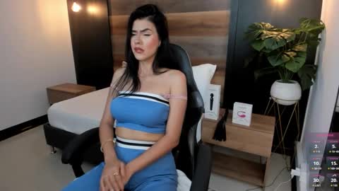 S T E P H A N Y A online show from November 24, 8:33 pm