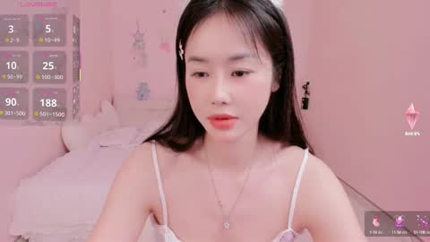 strawberry_loveee online show from September 23, 4:49 pm