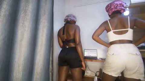 Snapshot of streetlioness chatting on September 26, 12:30 am streetlioness online show from September 26, 12:30 am