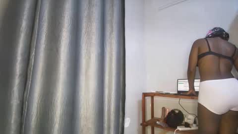 Snapshot of streetlioness chatting on September 18, 7:23 pm streetlioness online show from September 18, 7:23 pm