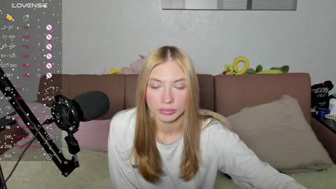 Snapshot of streis_mua chatting on January 18, 3:53 am Streis  open pvt online show from January 18, 3:53 am