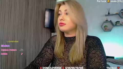 suchcute_ online show from March 2, 3:17 am