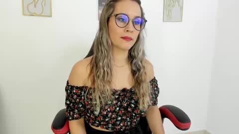 Snapshot of sugar_milff chatting on December 21, 2:37 pm sugar_milff online show from December 21, 2:37 pm