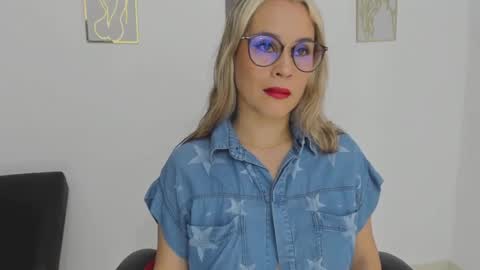Snapshot of sugar_milff chatting on September 16, 1:19 pm sugar_milff online show from September 16, 1:19 pm