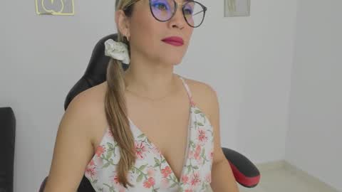 Snapshot of sugar_milff chatting on October 21, 1:48 pm sugar_milff online show from October 21, 1:48 pm