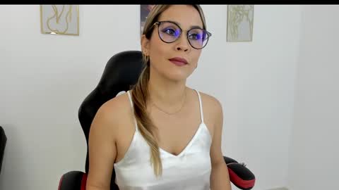 Snapshot of sugar_milff chatting on March 6, 1:57 pm sugar_milff online show from March 6, 1:57 pm