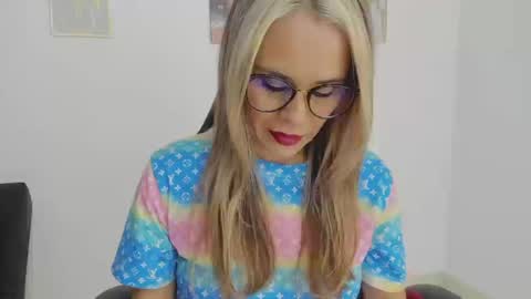 Snapshot of sugar_milff chatting on September 12, 2:13 pm sugar_milff online show from September 12, 2:13 pm