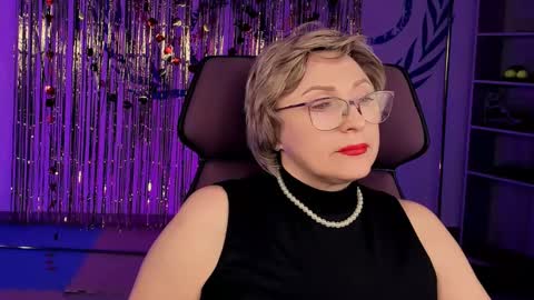 Vivien online show from February 22, 7:10 pm