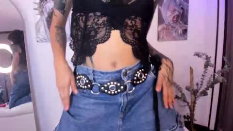 Snapshot of suggarboo_ chatting on October 6, 8:24 pm suggarboo_ online show from October 6, 8:24 pm