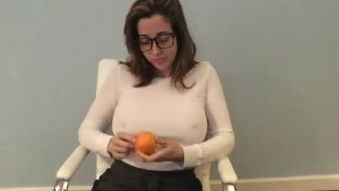 Mia online show from December 11, 2:30 am