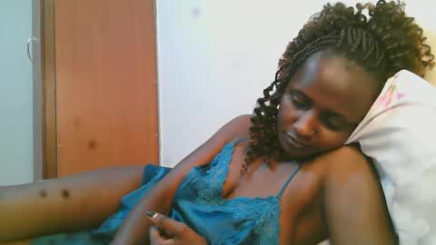 summerdew online show from March 25, 3:26 pm