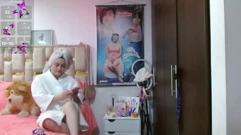 Snapshot of sunflower_dance chatting on October 21, 1:20 am Jeraldine online show from October 21, 1:20 am