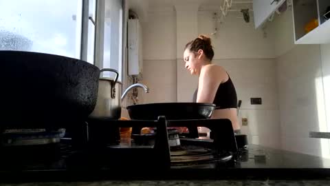 Snapshot of sunflower_dance chatting on February 16, 9:27 pm Jeraldine online show from February 16, 9:27 pm