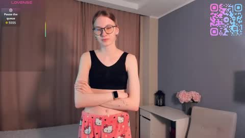 Kiki online show from April 9, 1:30 am