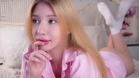 Lily online show from May 6, 2:43 pm