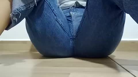 Annie online show from December 17, 5:28 pm