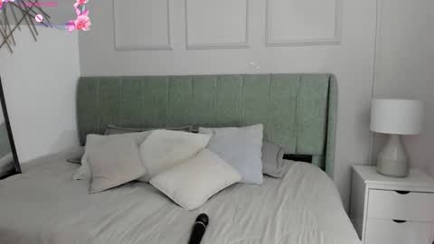 Amelia  online show from March 5, 12:45 pm