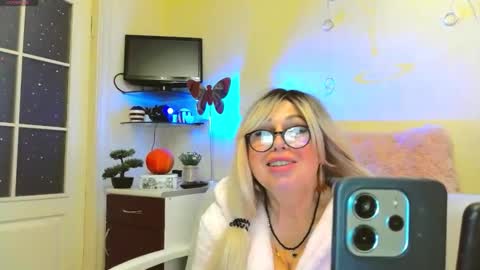 SusieNoreen online show from November 7, 11:38 am