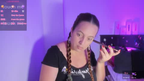Snapshot of sussanmiller_ chatting on February 5, 11:44 am sussanmiller_ online show from February 5, 11:44 am