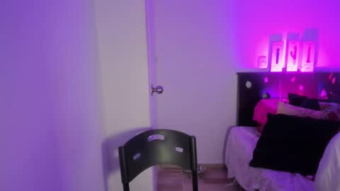 Snapshot of sussanmiller_ chatting on February 24, 1:19 pm sussanmiller_ online show from February 24, 1:19 pm