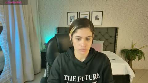   online show from December 8, 12:41 pm