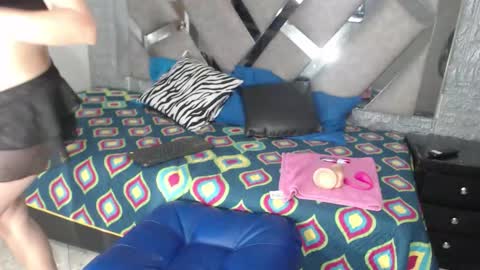 Snapshot of sussy_angel chatting on October 1, 7:19 pm sussy_angel online show from October 1, 7:19 pm
