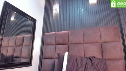 Snapshot of sussy_vixen chatting on October 1, 8:14 pm sussy_vixen online show from October 1, 8:14 pm