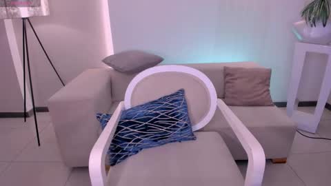 Snapshot of sussybell_ chatting on October 17, 11:08 pm Sussy Bell online show from October 17, 11:08 pm