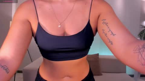 Snapshot of sussybell_ chatting on October 19, 5:04 pm Sussy Bell online show from October 19, 5:04 pm