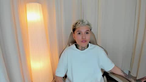 Snapshot of suzu_wolf chatting on October 16, 6:49 am suzu_wolf online show from October 16, 6:49 am