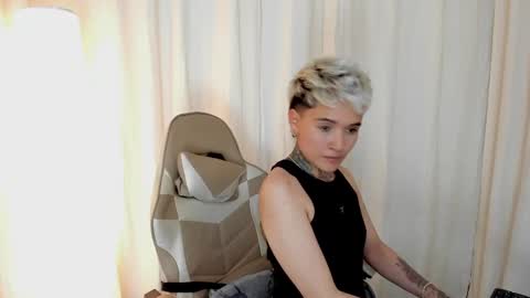 Snapshot of suzu_wolf chatting on October 7, 5:56 am suzu_wolf online show from October 7, 5:56 am