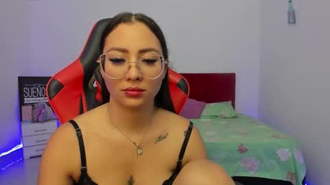 sweet_coral_ online show from February 15, 7:51 am