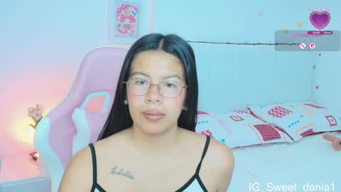 sweet_dania_ online show from September 13, 9:17 am