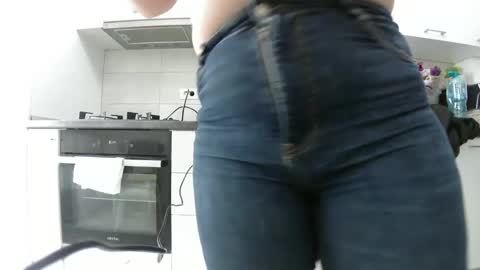 Snapshot of sweet_ella chatting on March 11, 9:45 am online show from March 11, 9:45 am