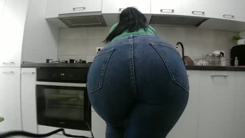 Snapshot of sweet_ella chatting on February 7, 7:50 am online show from February 7, 7:50 am