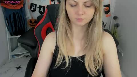 Snapshot of sweet_emily4u chatting on October 16, 6:49 am Emily online show from October 16, 6:49 am