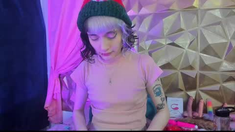 Snapshot of sweet_emmili chatting on December 16, 12:16 pm emmili online show from December 16, 12:16 pm