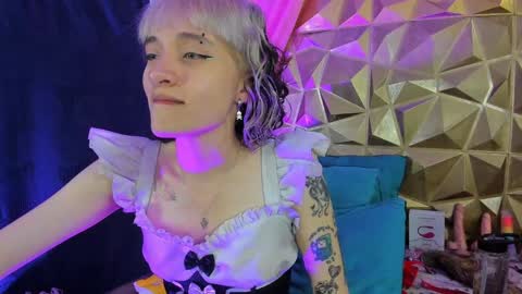 Snapshot of sweet_emmili chatting on December 10, 12:16 pm emmili online show from December 10, 12:16 pm