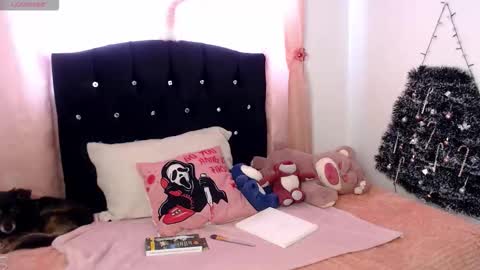 Hannah online show from December 3, 1:57 pm