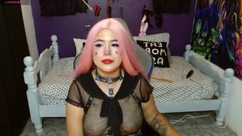 Snapshot of sweet_kitty66 chatting on January 2, 11:27 pm elizabeth grey online show from January 2, 11:27 pm