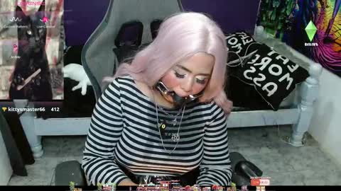 Snapshot of sweet_kitty66 chatting on September 21, 12:20 am elizabeth grey online show from September 21, 12:20 am