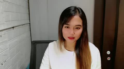 Snapshot of sweet_laika chatting on December 21, 5:47 am LAIKA online show from December 21, 5:47 am