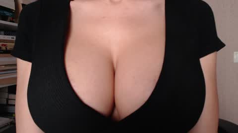 Jen online show from November 12, 8:01 am