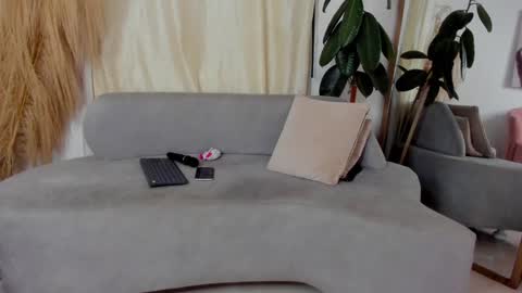 Snapshot of sweet_mia23 chatting on December 8, 8:09 am MIA 3 online show from December 8, 8:09 am