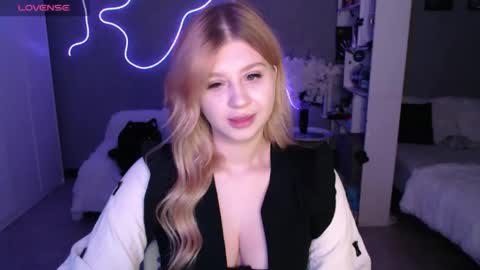 sweet_nicole_333 online show from May 5, 1:25 pm