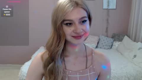 Snapshot of sweet_nicole_333 chatting on March 8, 1:23 pm sweet_nicole_333 online show from March 8, 1:23 pm