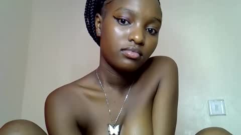 sweet_strawberina online show from April 28, 1:59 pm