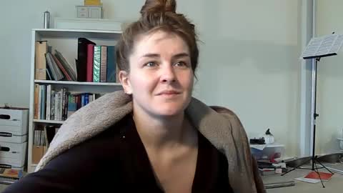 Snapshot of sweet_truffle chatting on December 16, 1:54 pm Heidi Brenner - Please check bio for schedule FAQ online show from December 16, 1:54 pm